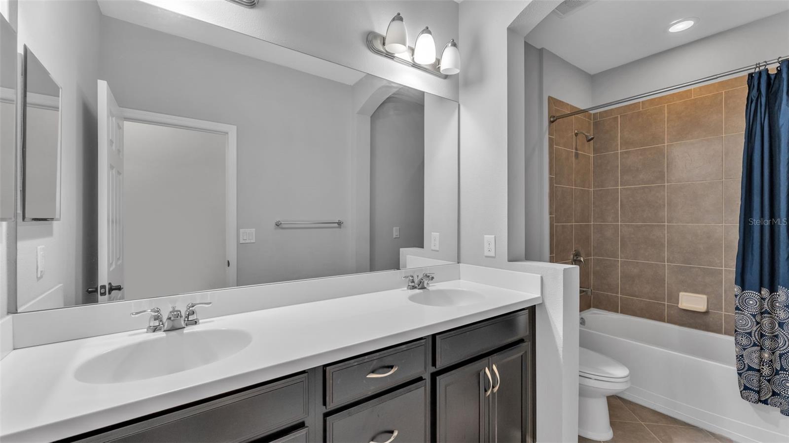 Image 41 of 89 For 11831 Cross Vine Drive