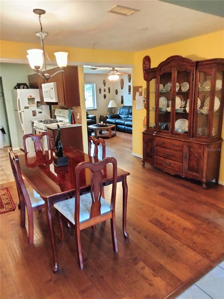 Image 3 of 26 For 2301 Fairlane Drive