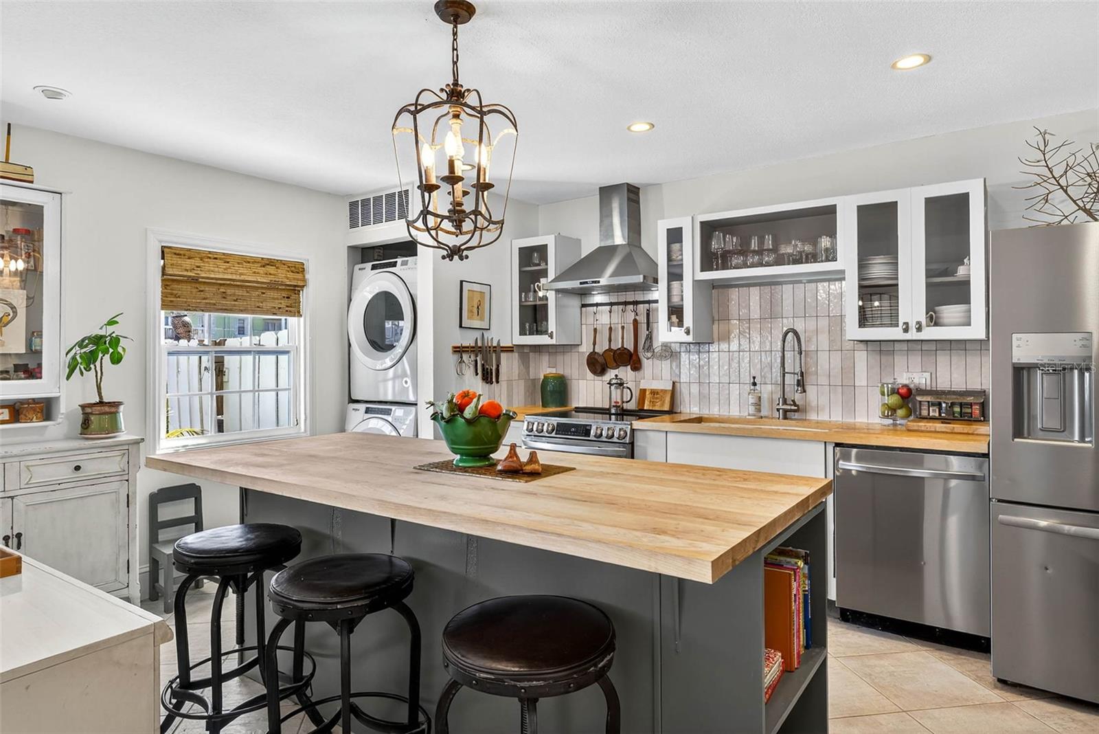 Image 17 of 37 For 5184 Beach Drive Se B