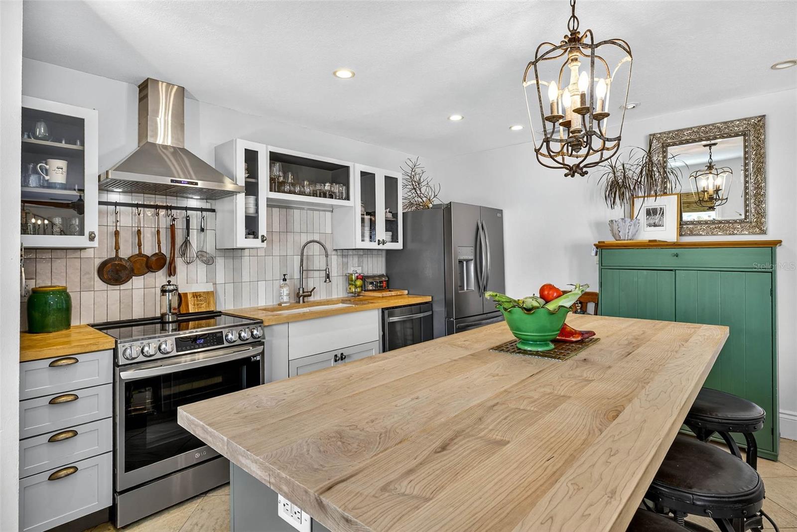 Image 19 of 37 For 5184 Beach Drive Se B