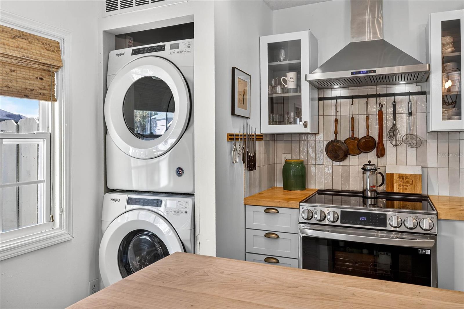 Image 20 of 37 For 5184 Beach Drive Se B