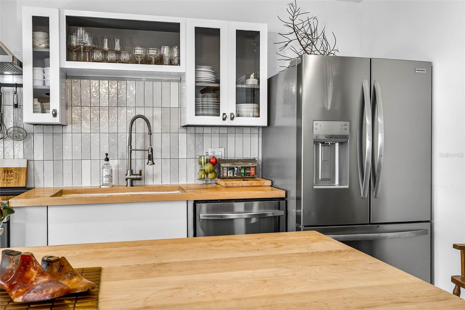 Image 21 of 37 For 5184 Beach Drive Se B