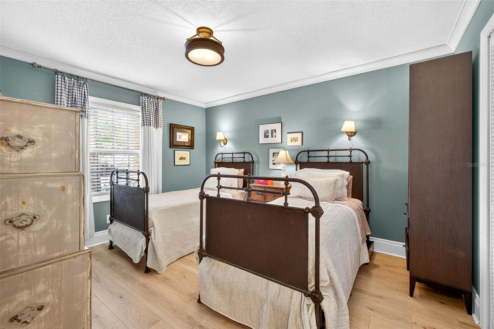 Image 23 of 37 For 5184 Beach Drive Se B