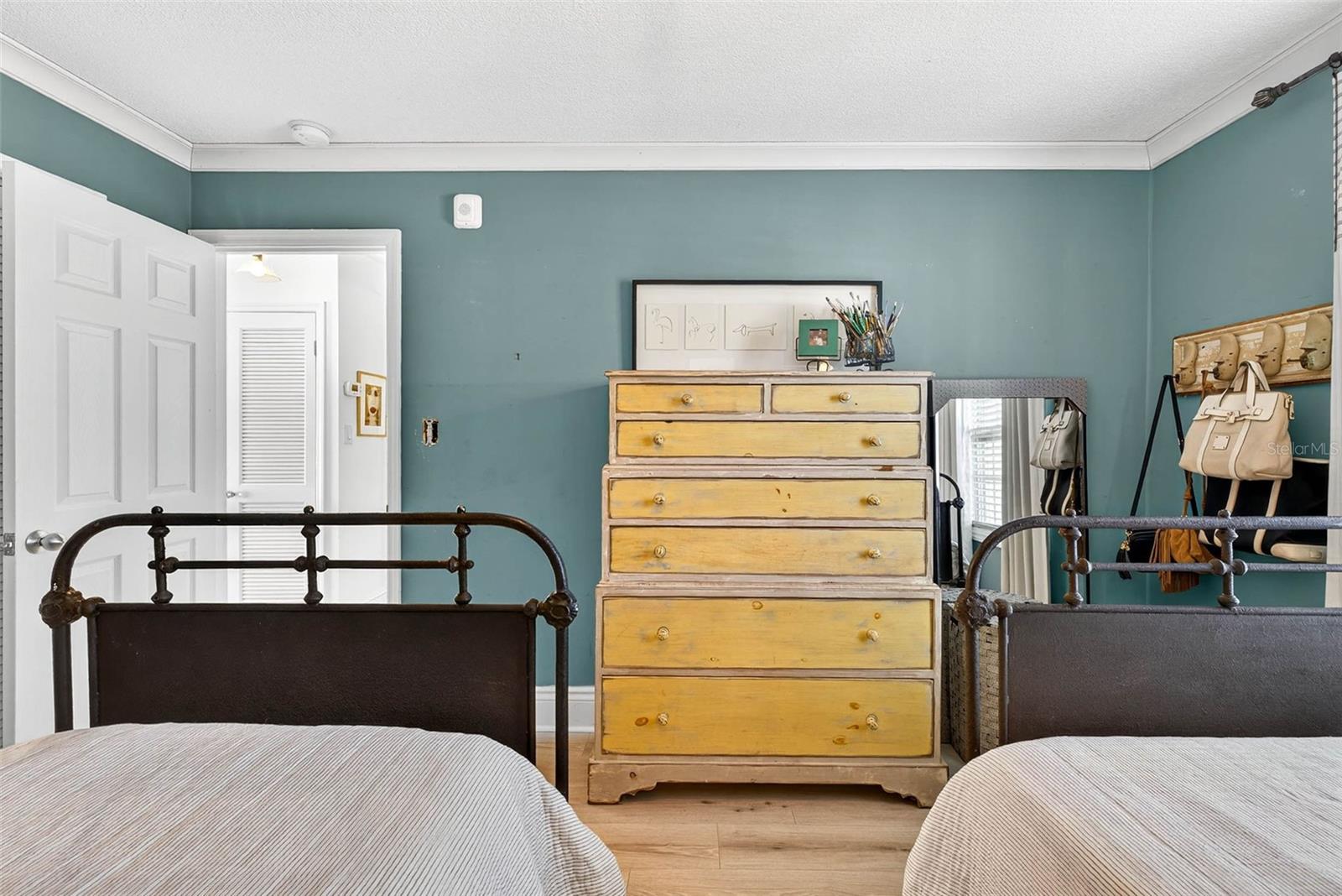 Image 24 of 37 For 5184 Beach Drive Se B