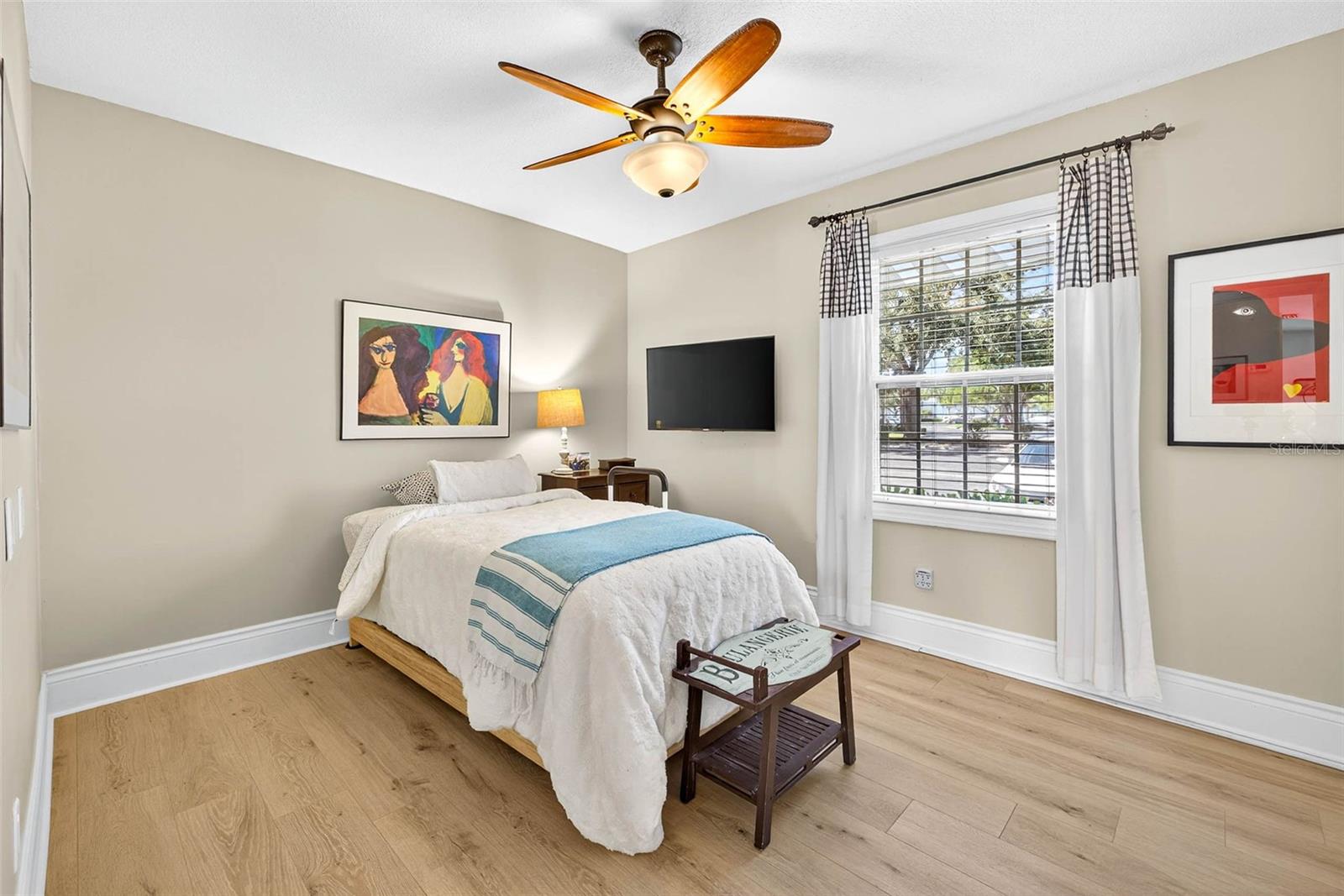 Image 25 of 37 For 5184 Beach Drive Se B