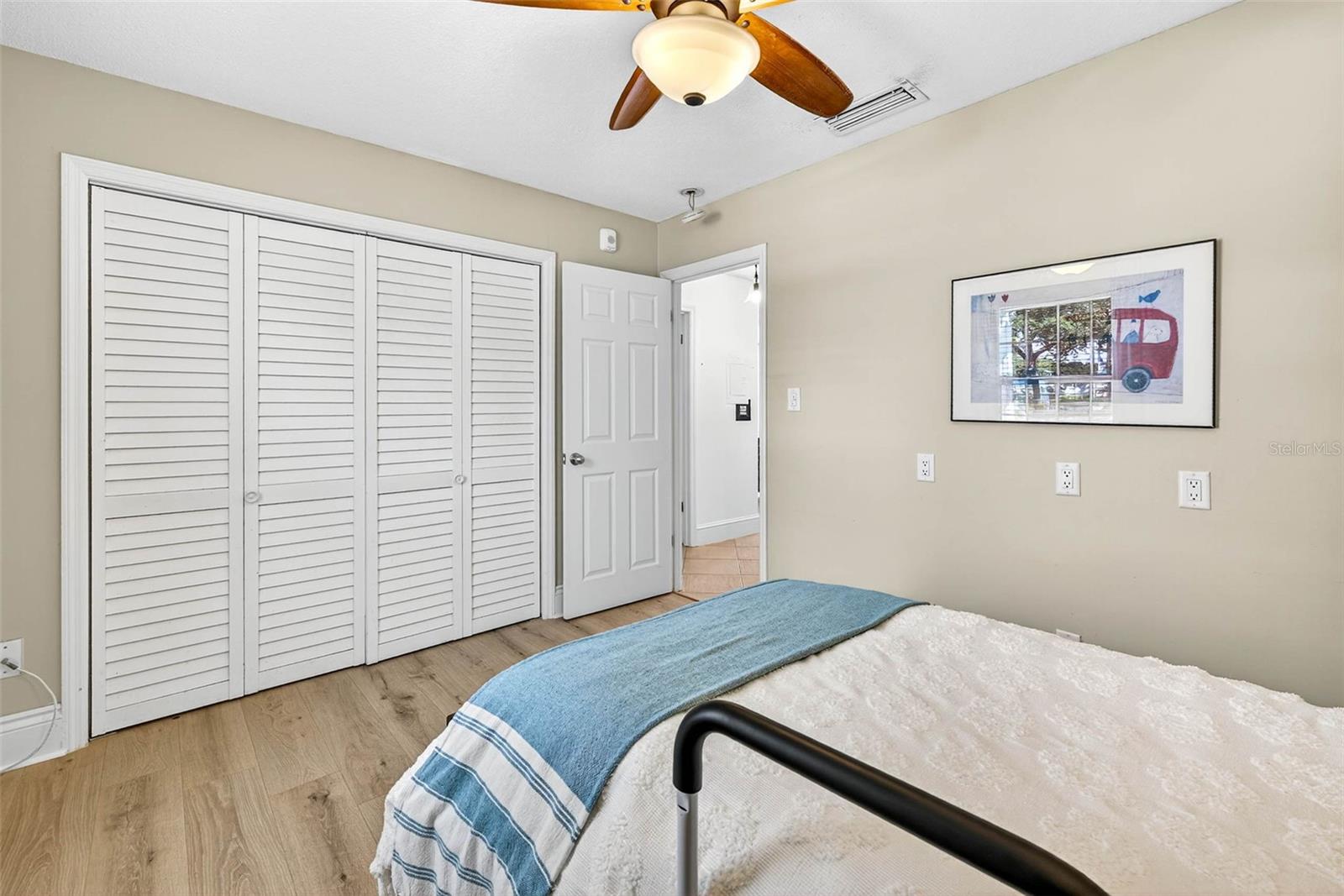 Image 26 of 37 For 5184 Beach Drive Se B