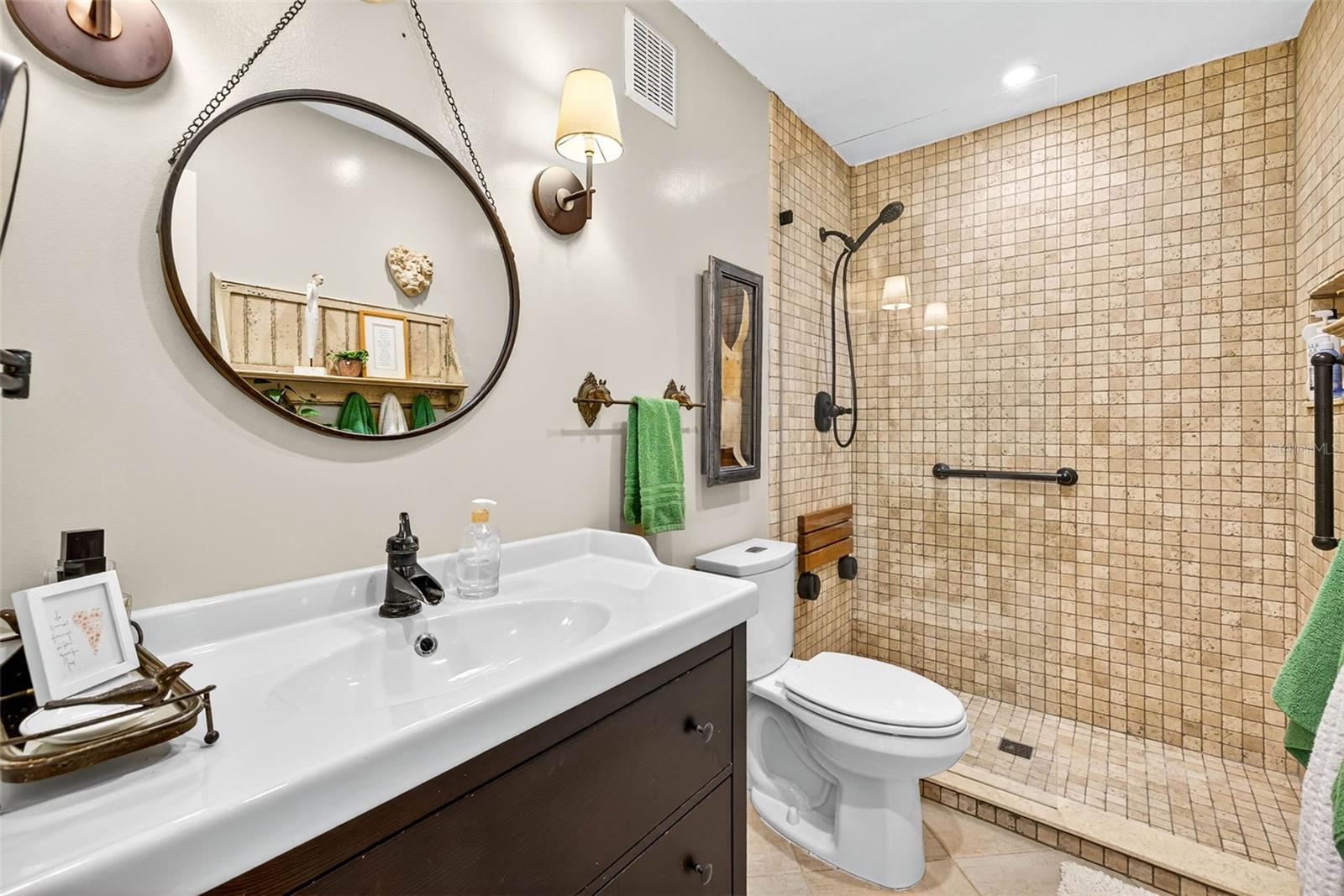 Image 27 of 37 For 5184 Beach Drive Se B