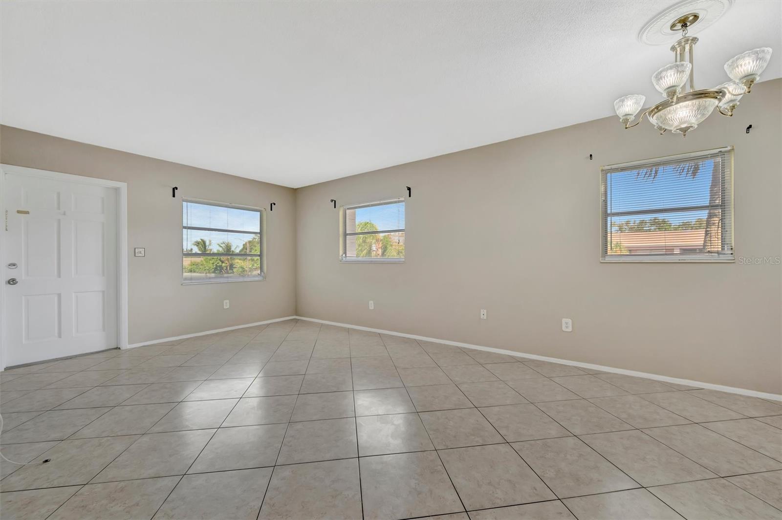 Image 7 of 27 For 3460 32nd Avenue N 201