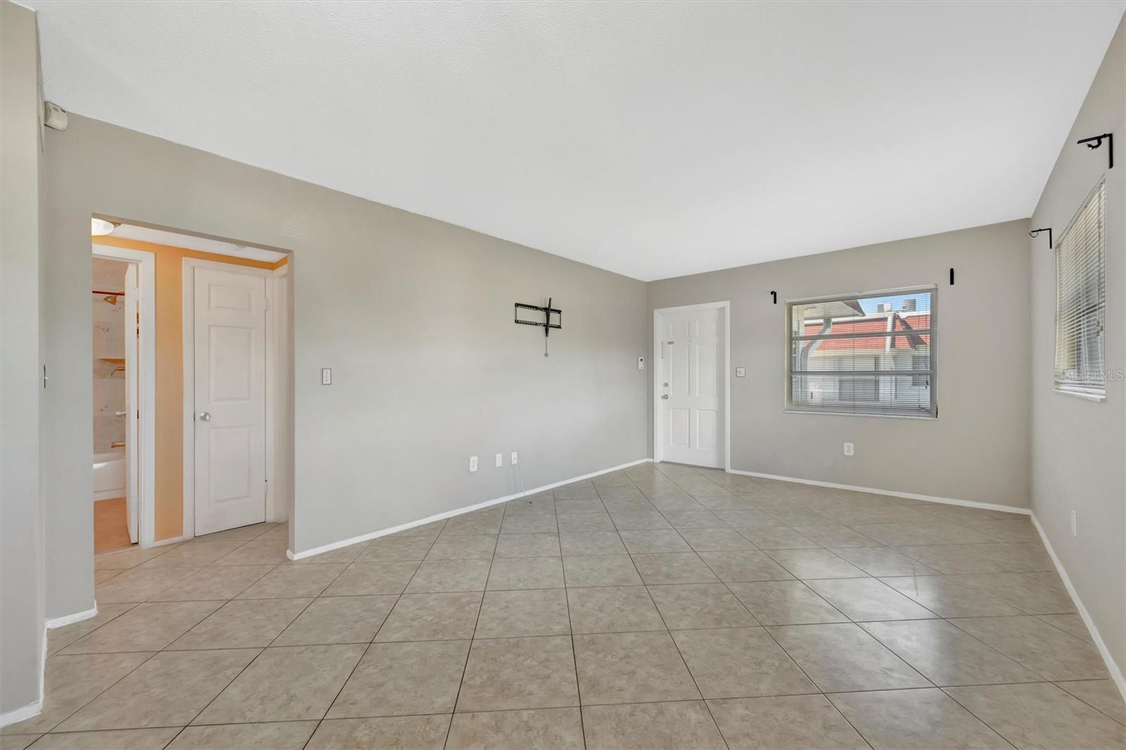 Image 8 of 27 For 3460 32nd Avenue N 201