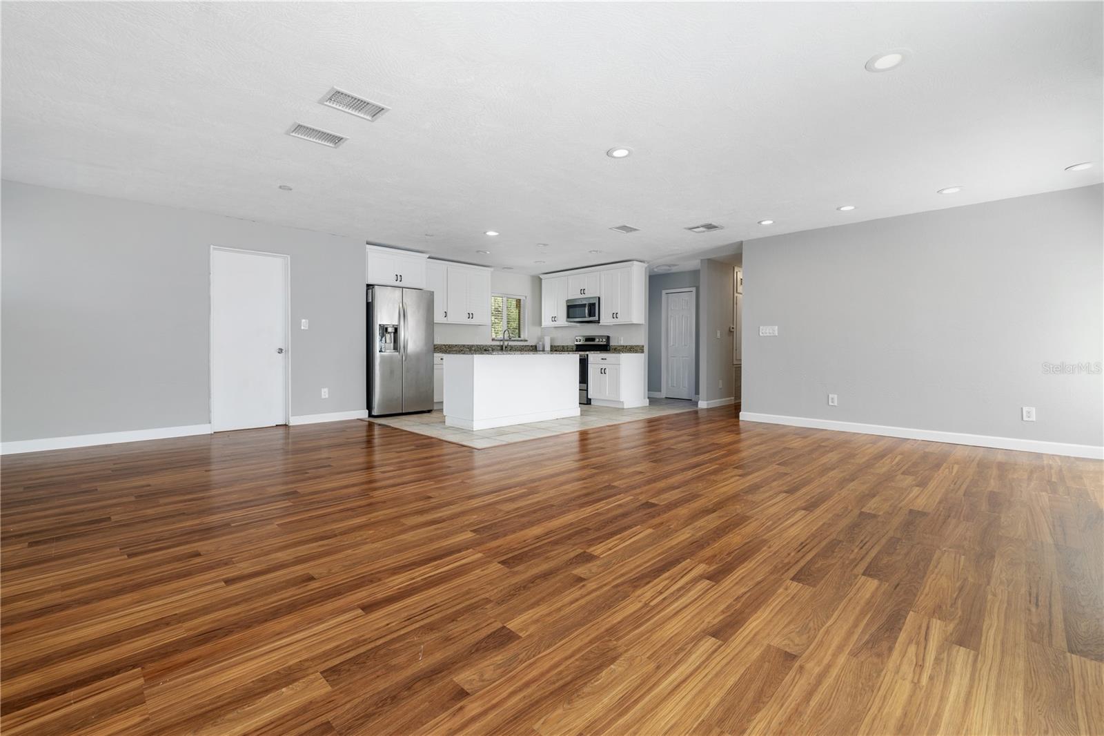 Image 14 of 24 For 13772 80th Avenue