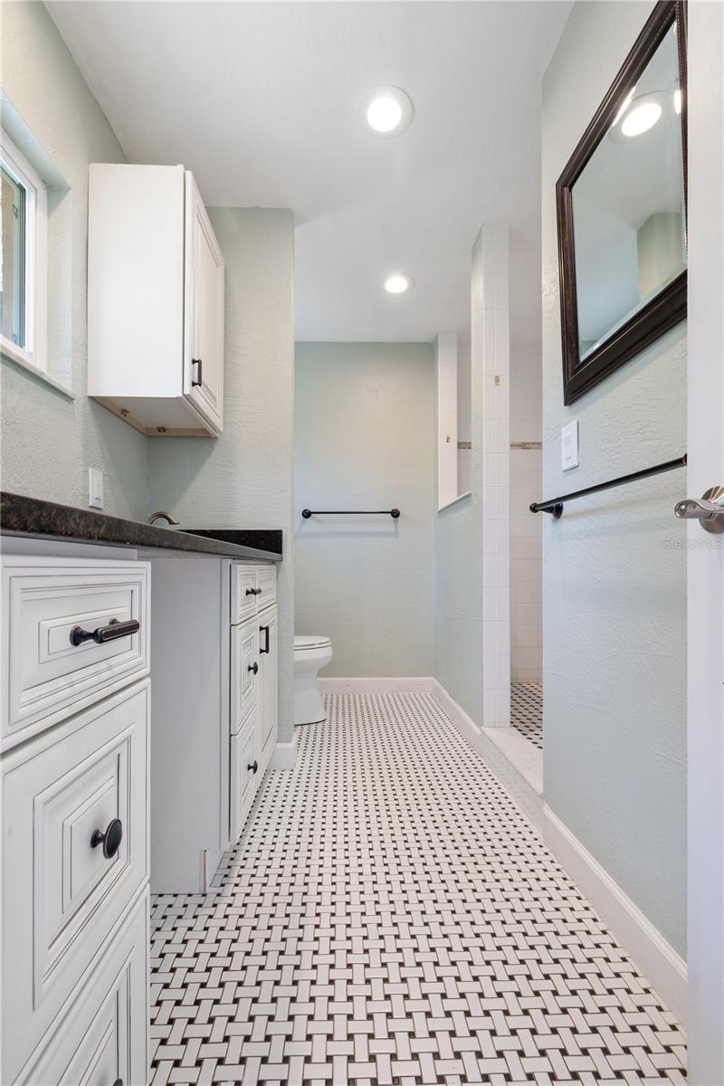 Image 17 of 24 For 13772 80th Avenue