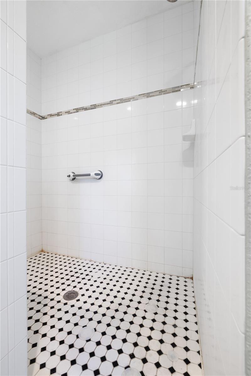 Image 18 of 24 For 13772 80th Avenue