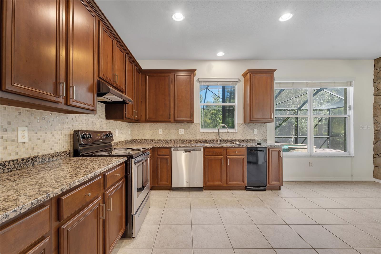 Image 19 of 62 For 18022 Maui Isle Drive