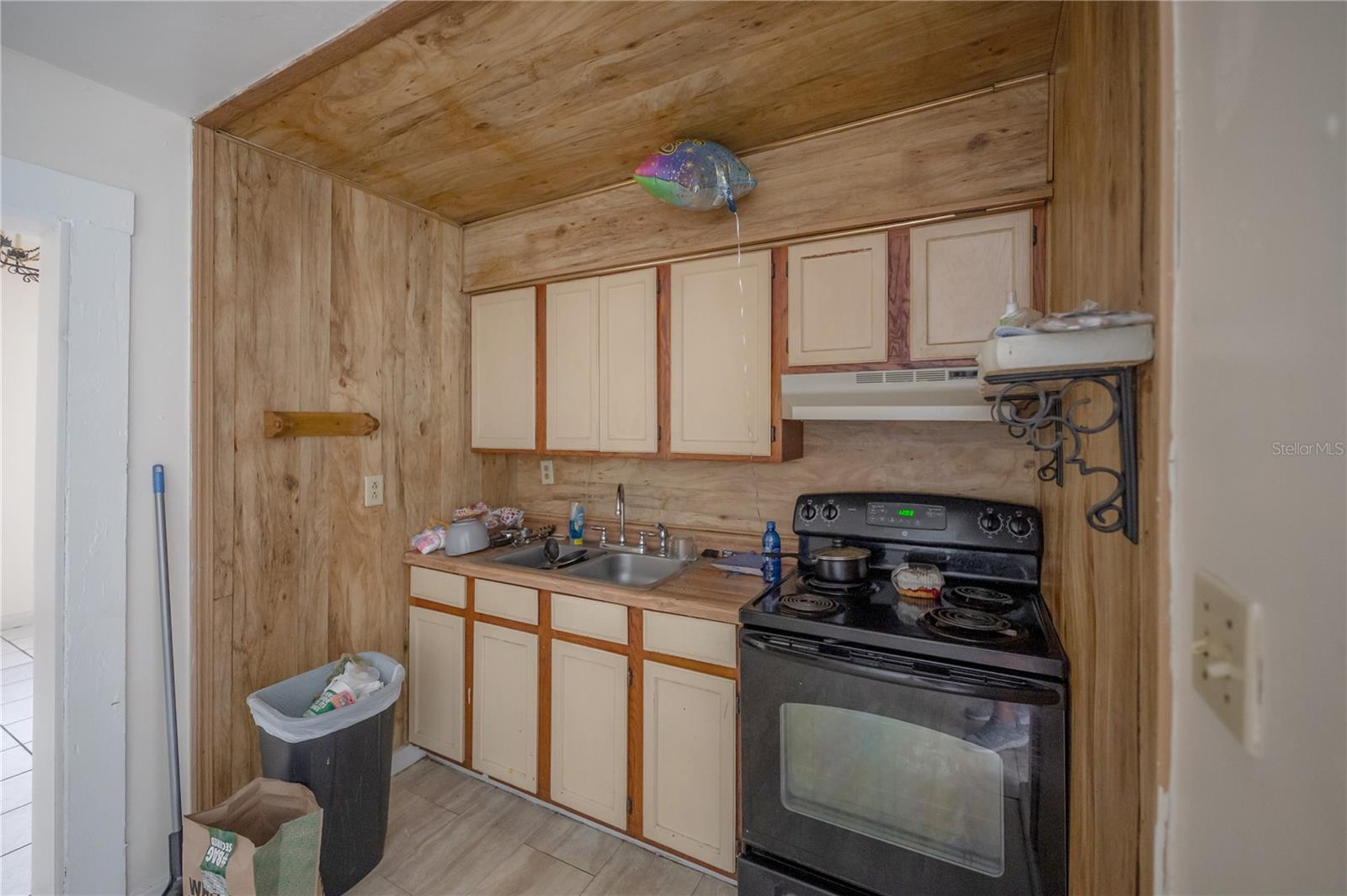 Listing photo id 8 for 8312 11th Street