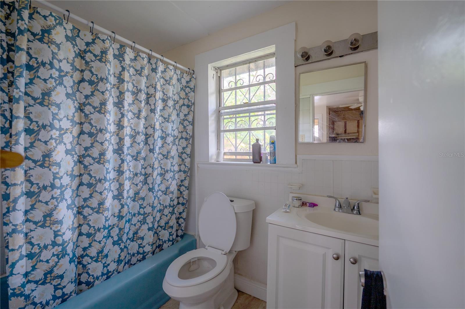 Listing photo id 12 for 8312 11th Street