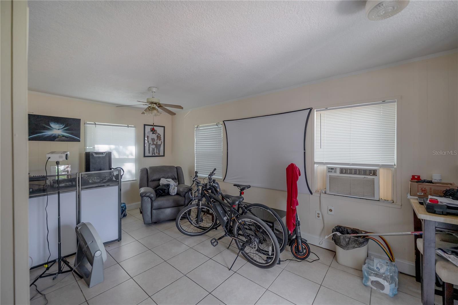 Listing photo id 25 for 8312 11th Street