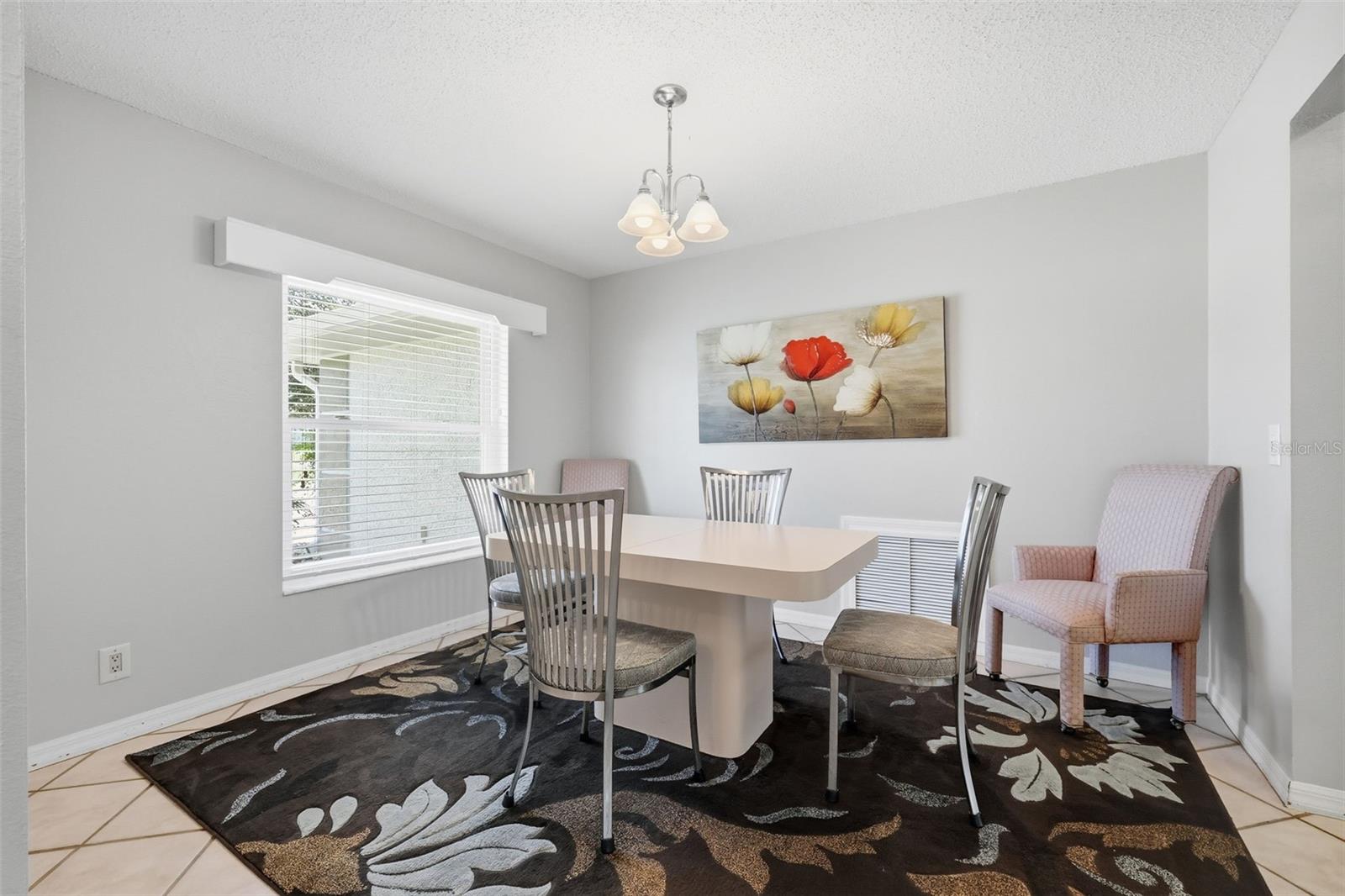 Image 10 of 33 For 928 Foxrun Terrace