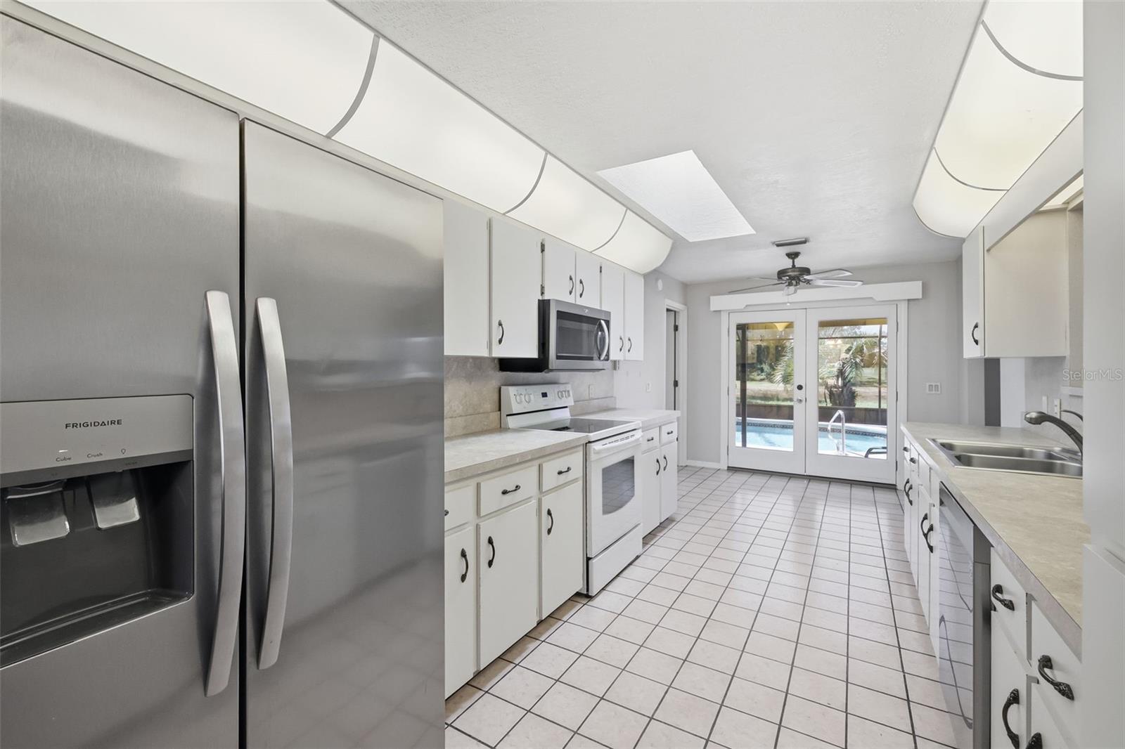 Image 7 of 33 For 928 Foxrun Terrace
