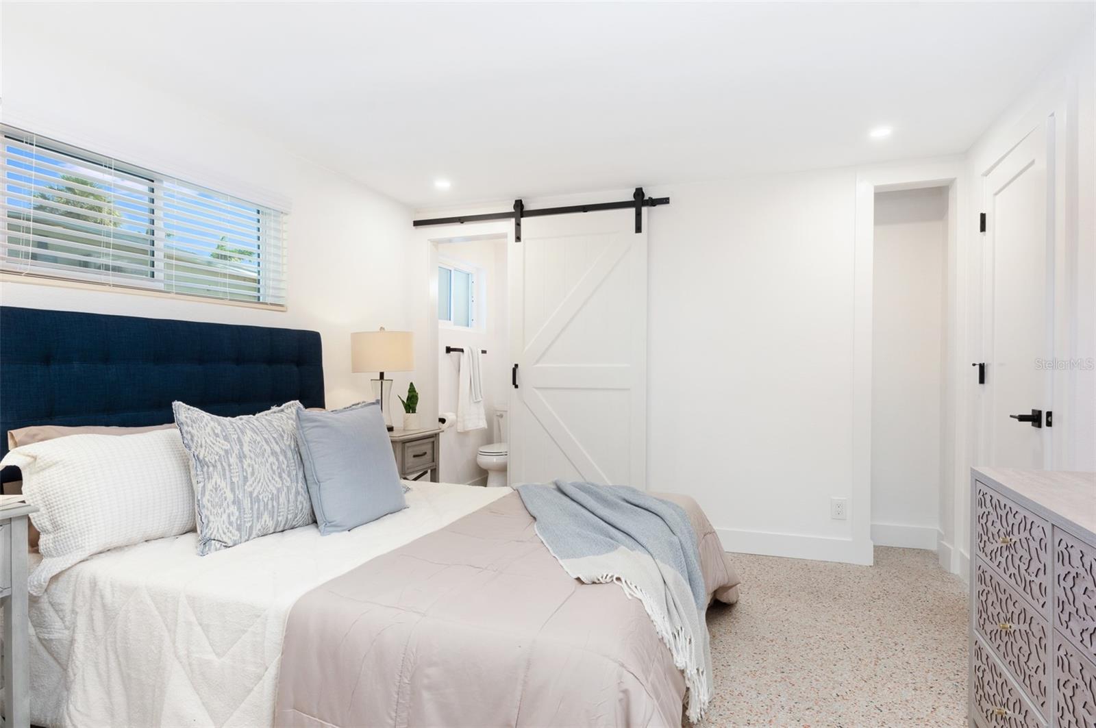 Listing photo id 8 for 3903 Belle Vista Drive E