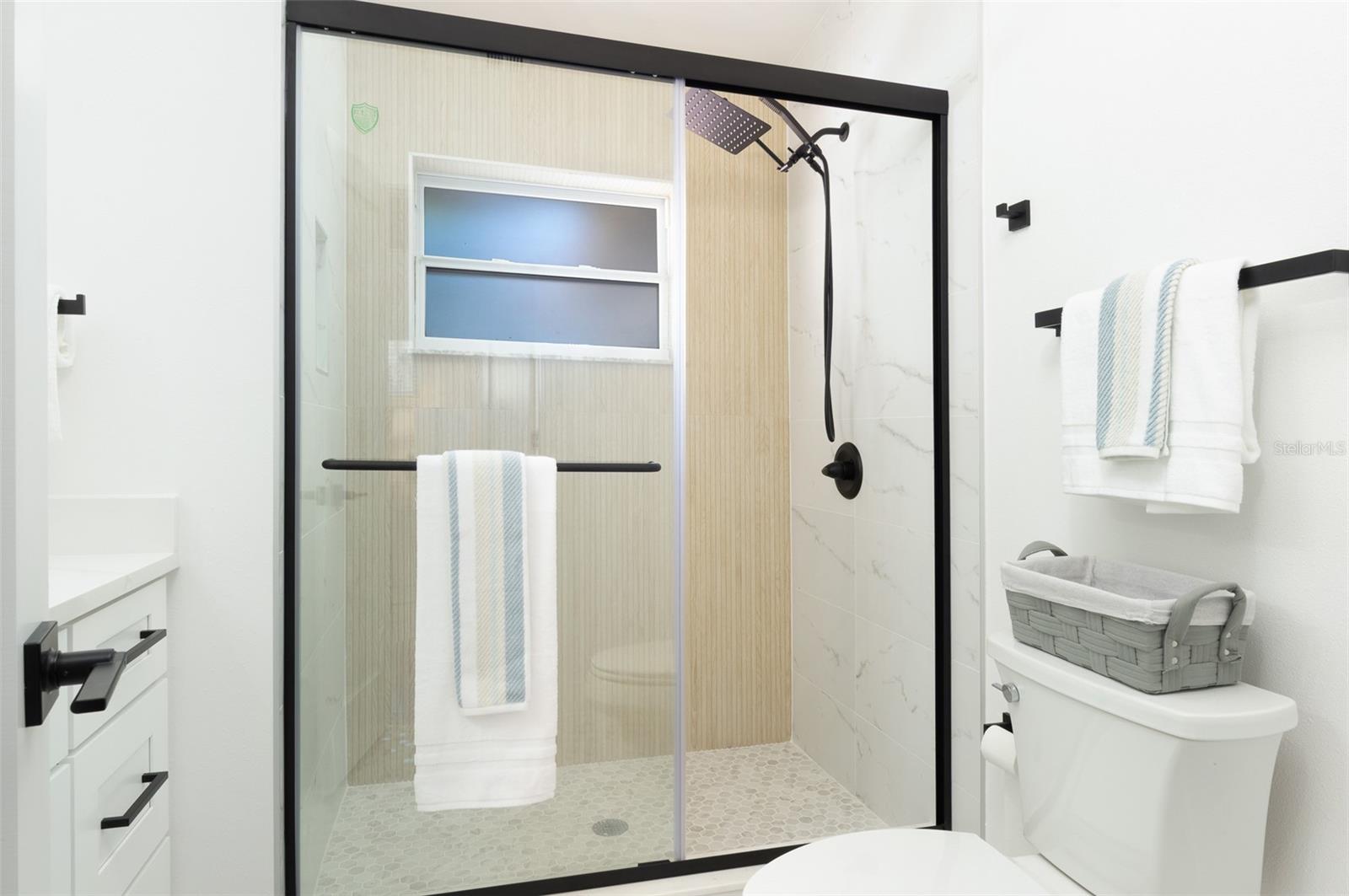 Listing photo id 11 for 3903 Belle Vista Drive E