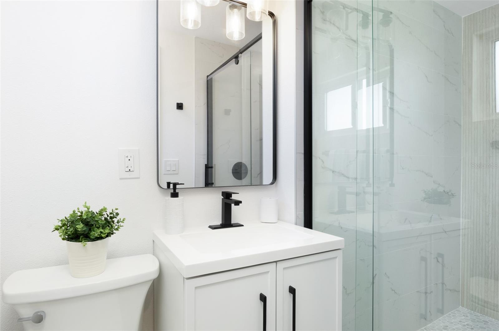 Listing photo id 13 for 3903 Belle Vista Drive E