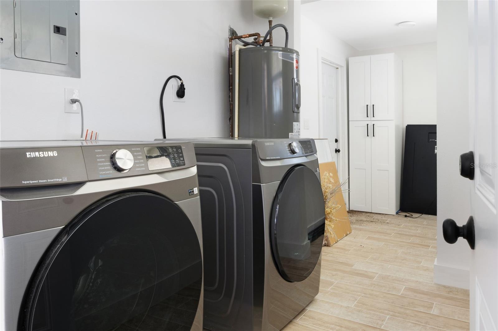 Listing photo id 17 for 3903 Belle Vista Drive E