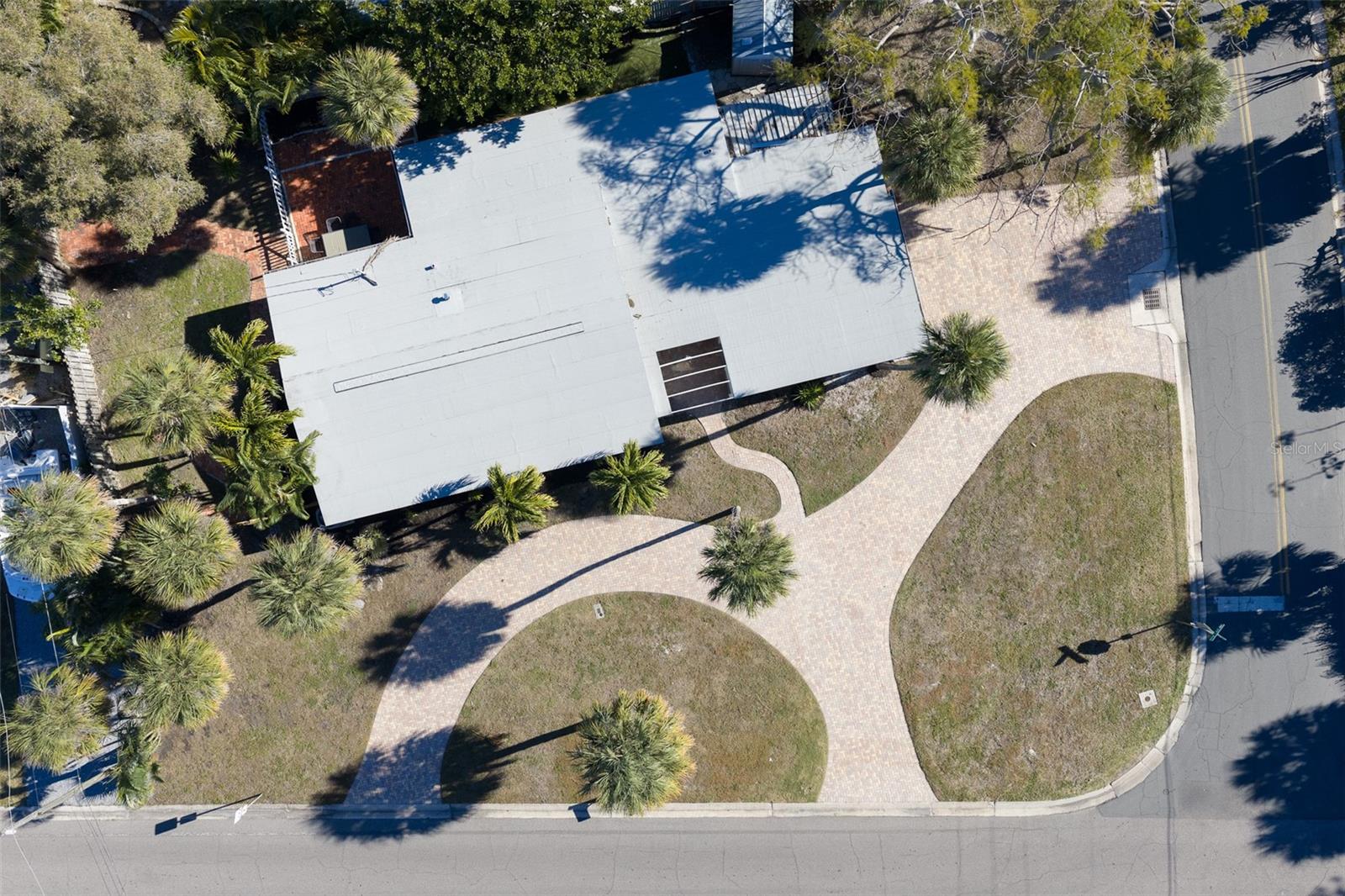 Listing photo id 19 for 3903 Belle Vista Drive E