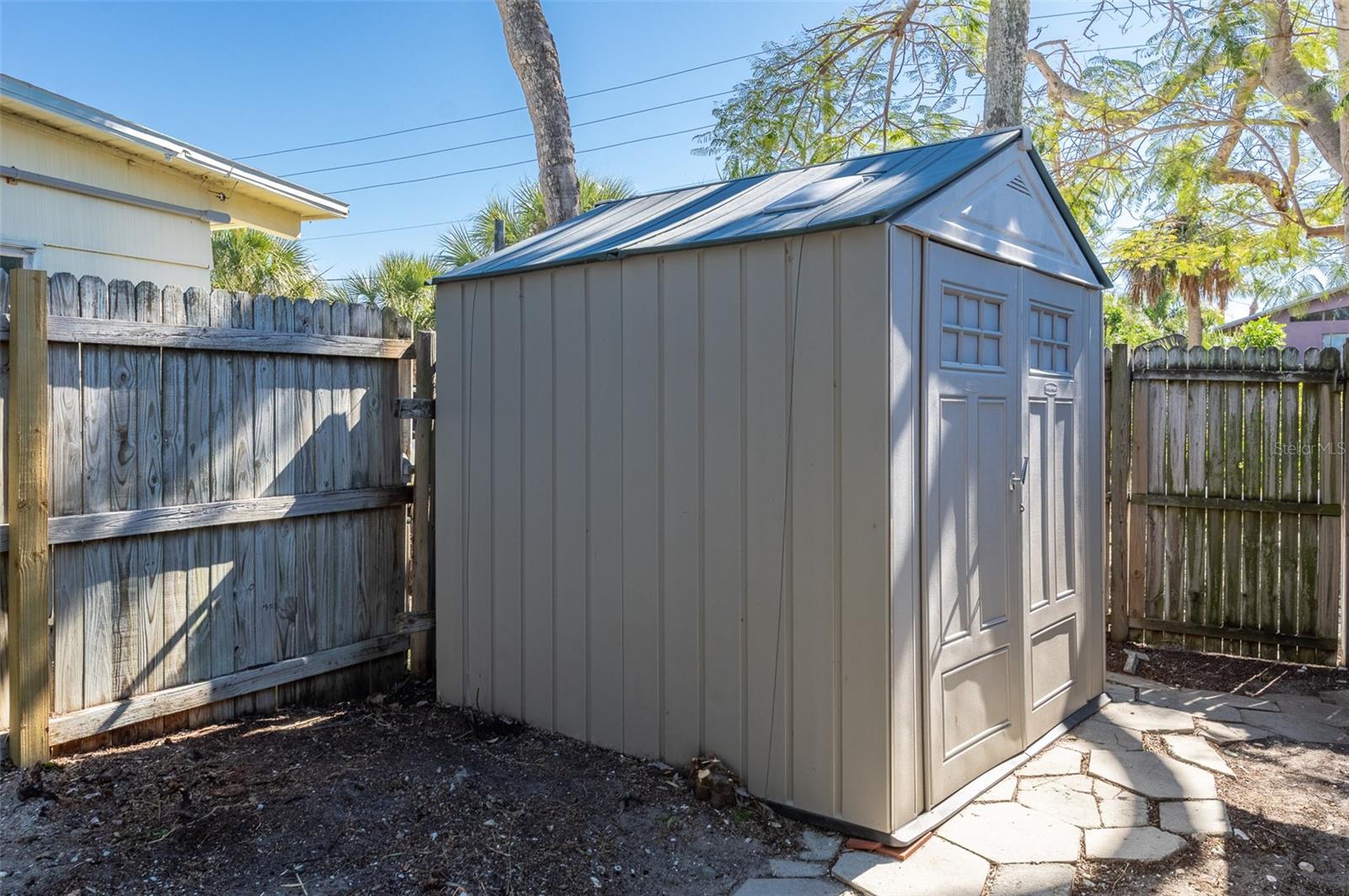 Listing photo id 20 for 3903 Belle Vista Drive E