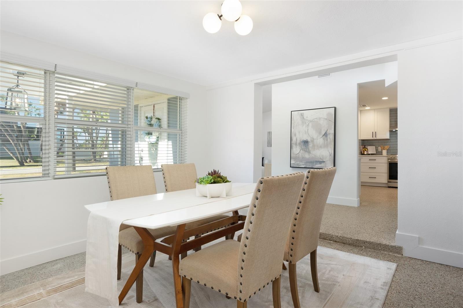 Listing photo id 2 for 3903 Belle Vista Drive E