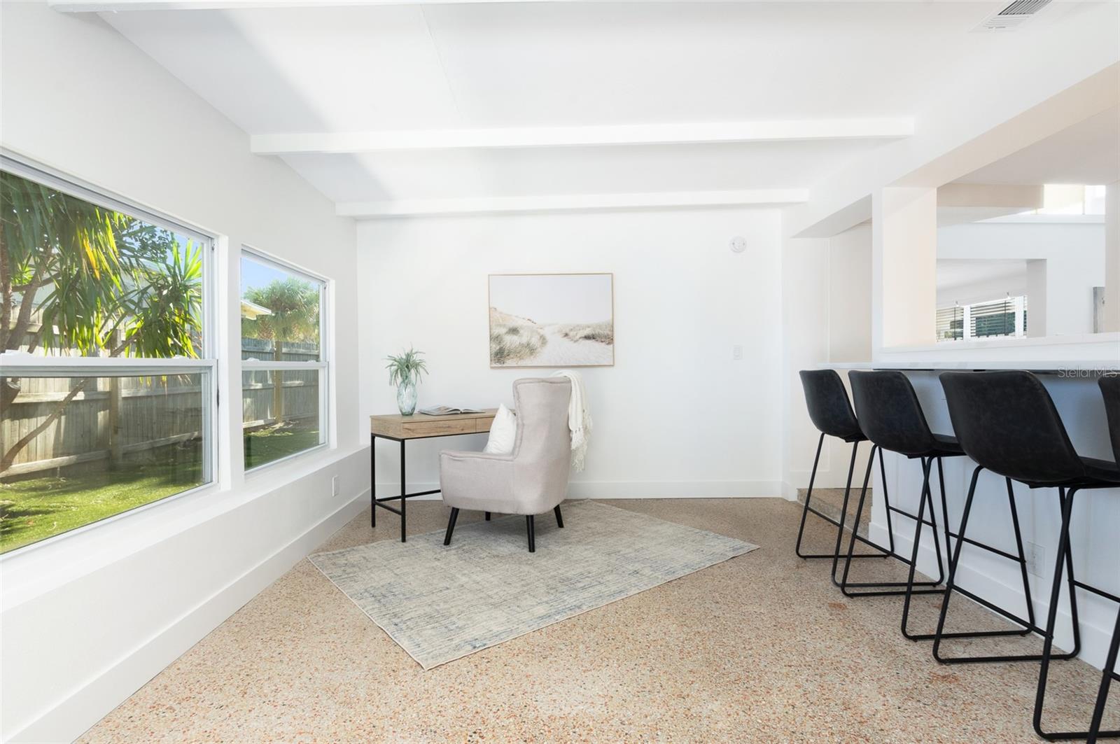 Listing photo id 3 for 3903 Belle Vista Drive E