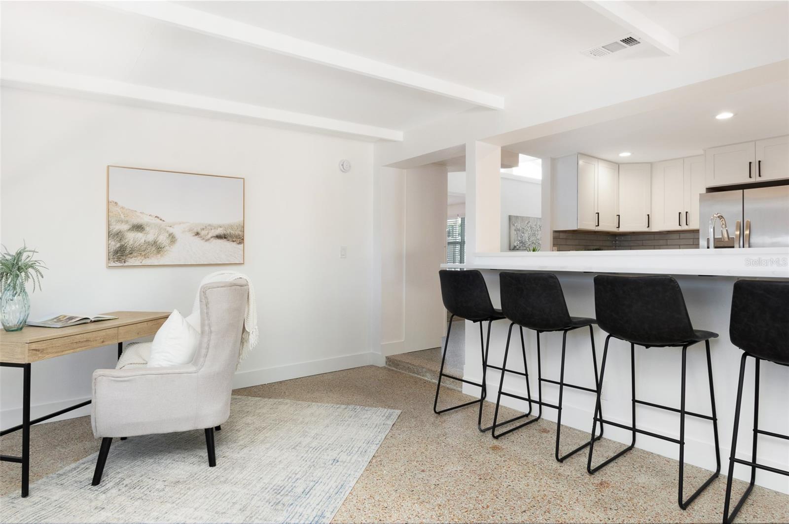 Listing photo id 5 for 3903 Belle Vista Drive E