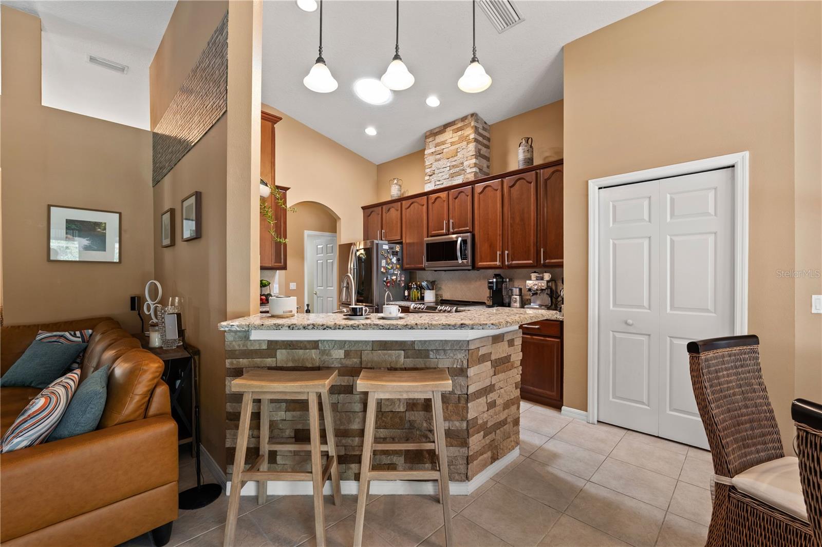 Image 17 of 86 For 9020 River Road