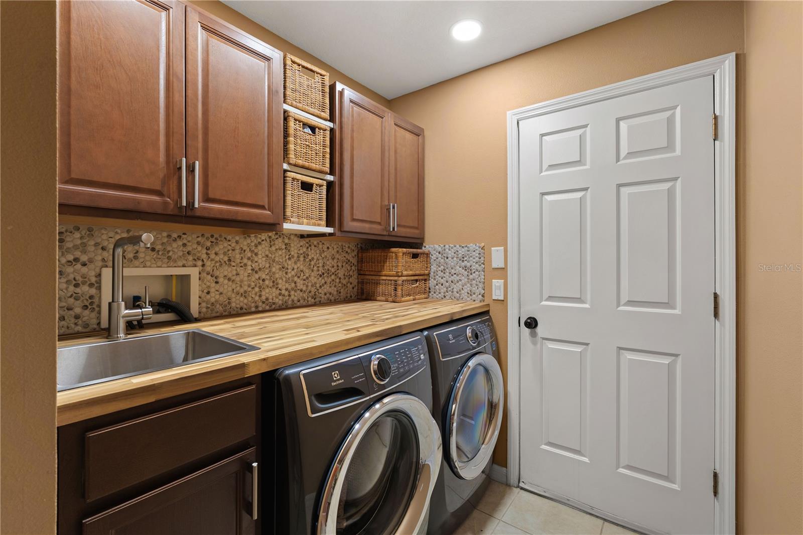 Image 22 of 86 For 9020 River Road