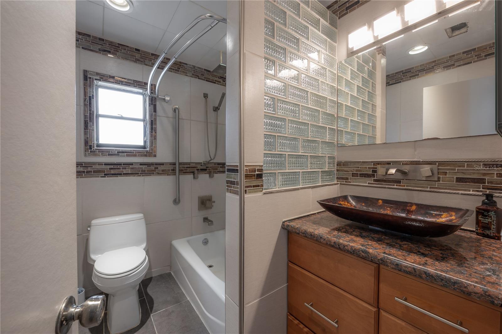 Listing photo id 13 for 11014 Cinderlane Place