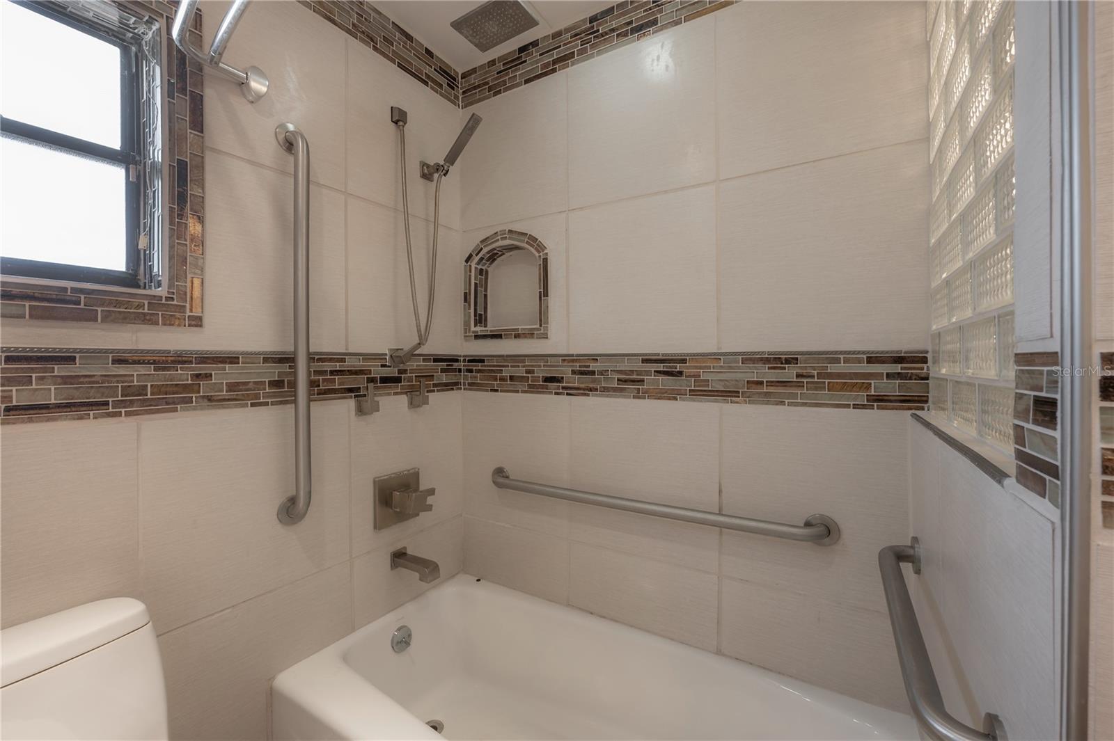 Listing photo id 14 for 11014 Cinderlane Place