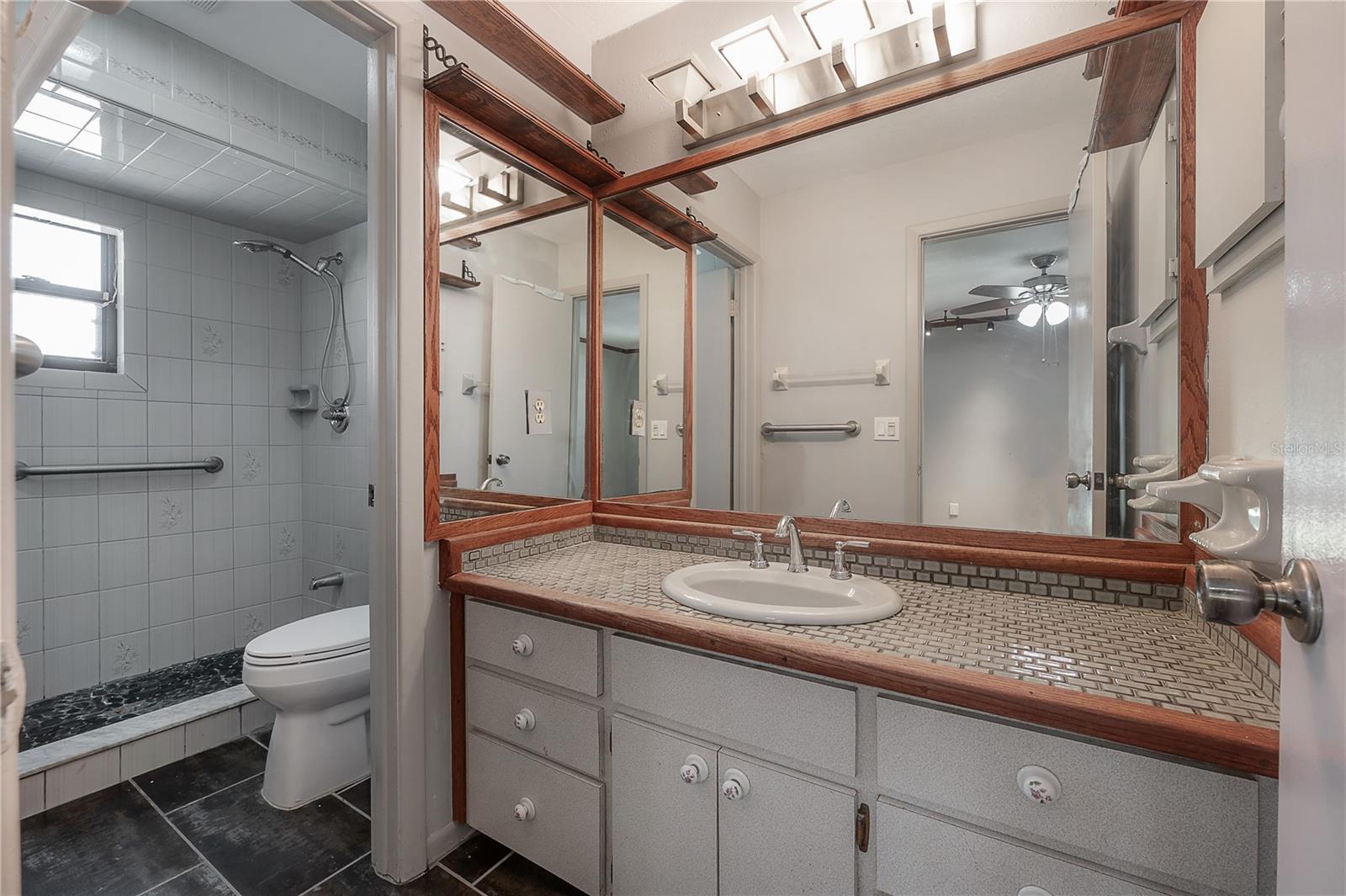 Listing photo id 20 for 11014 Cinderlane Place