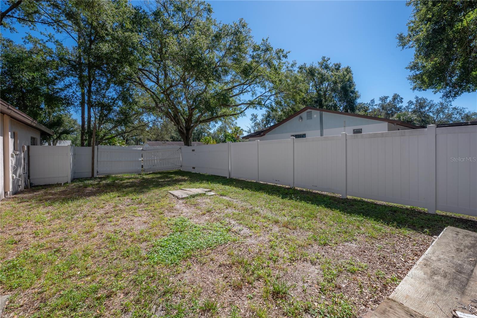Listing photo id 25 for 11014 Cinderlane Place