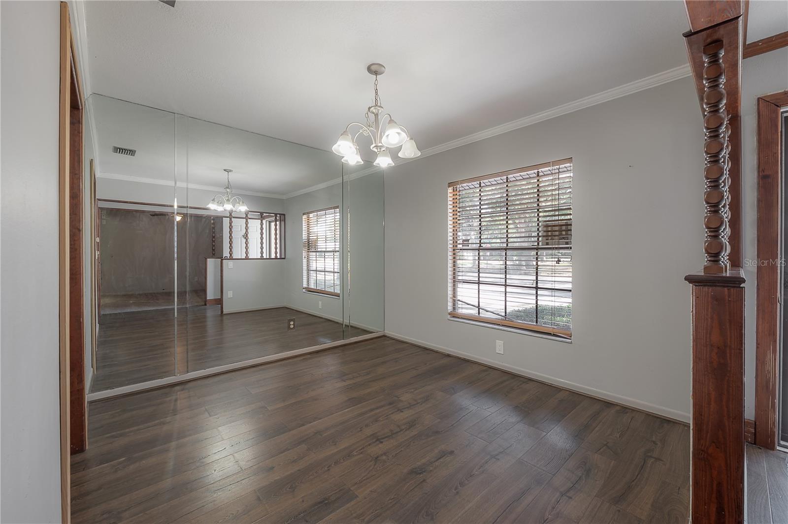 Listing photo id 2 for 11014 Cinderlane Place