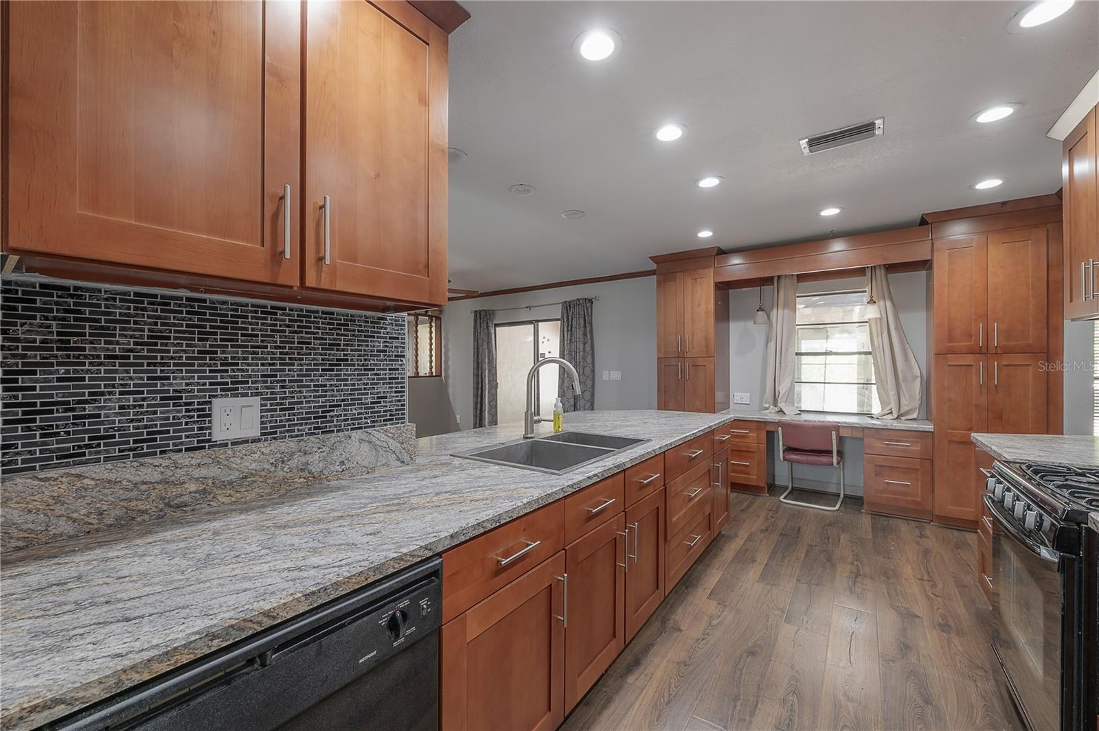 Listing photo id 4 for 11014 Cinderlane Place
