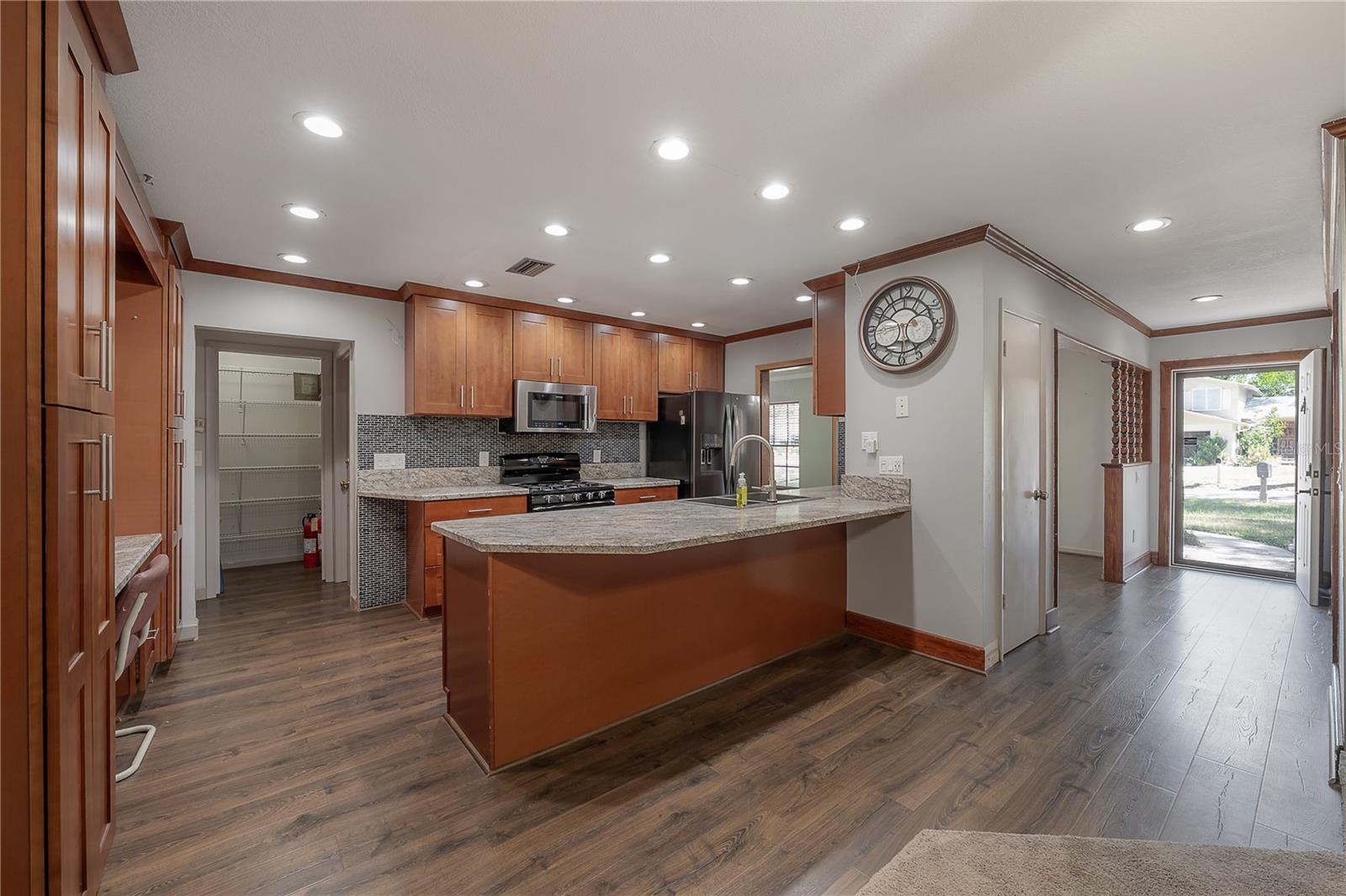 Listing photo id 6 for 11014 Cinderlane Place