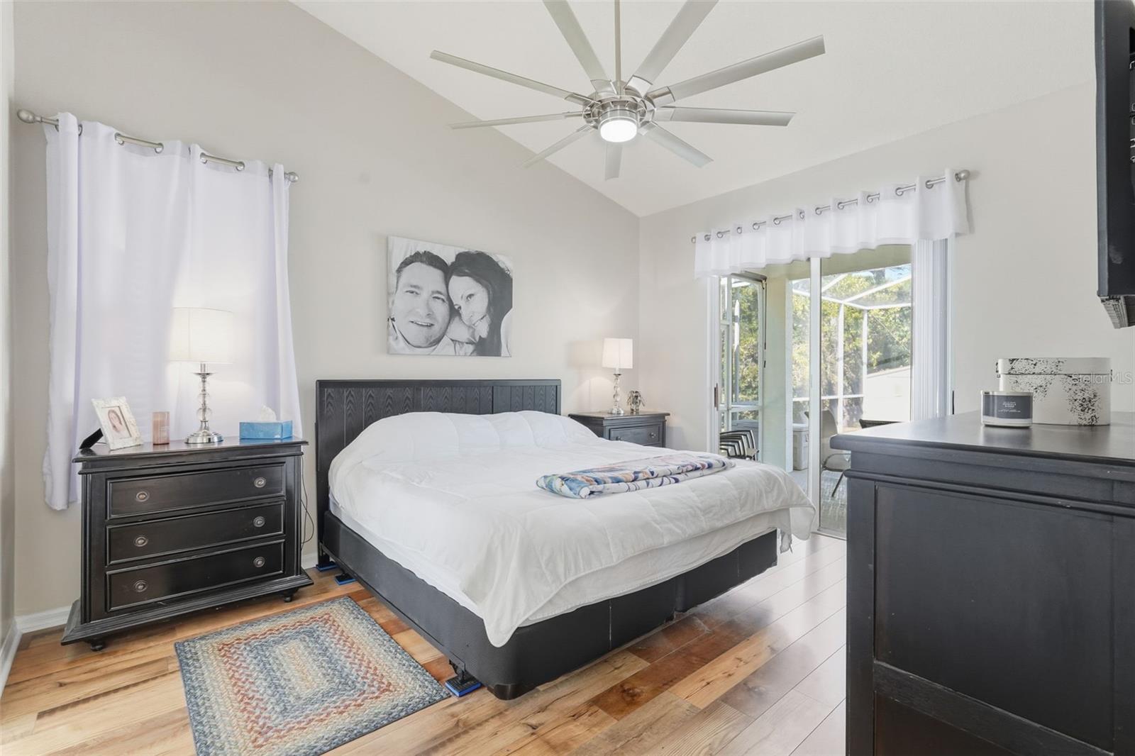 Listing photo id 22 for 5223 Dellbrook Avenue