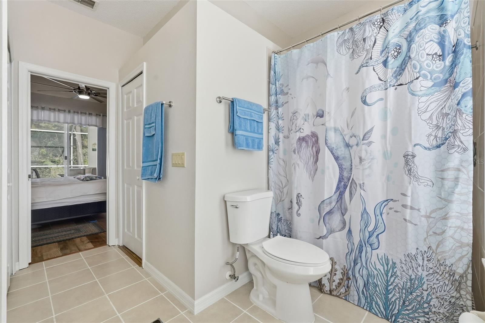 Listing photo id 28 for 5223 Dellbrook Avenue