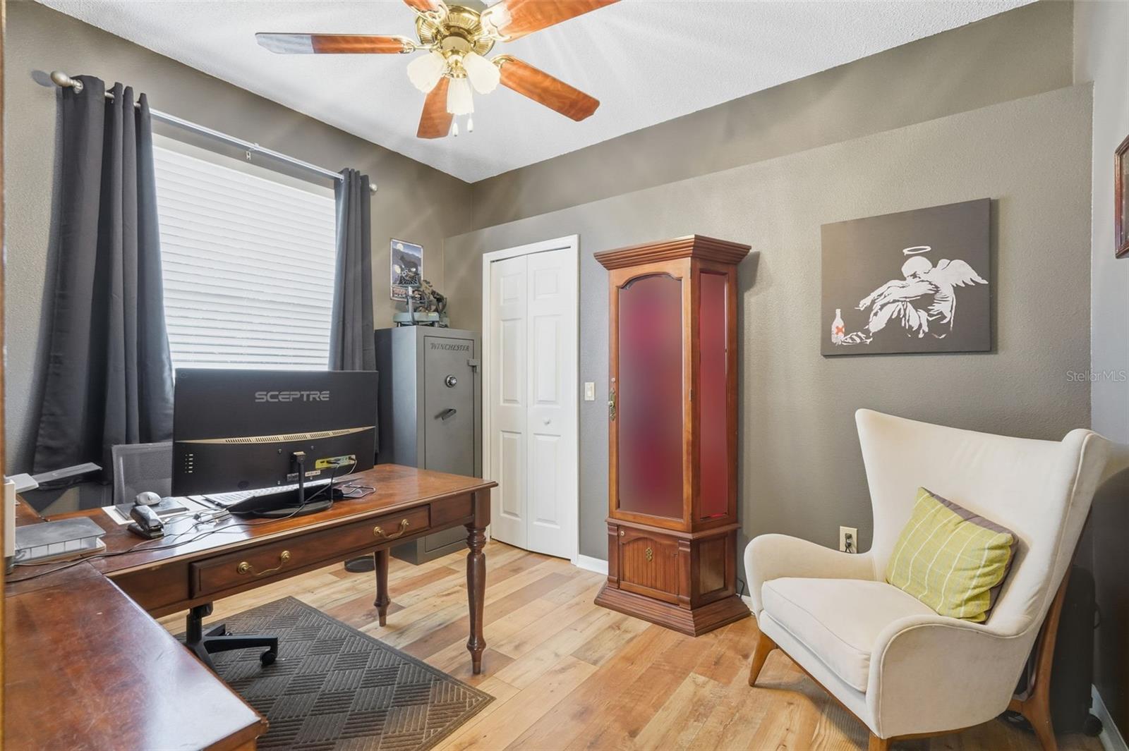 Listing photo id 29 for 5223 Dellbrook Avenue