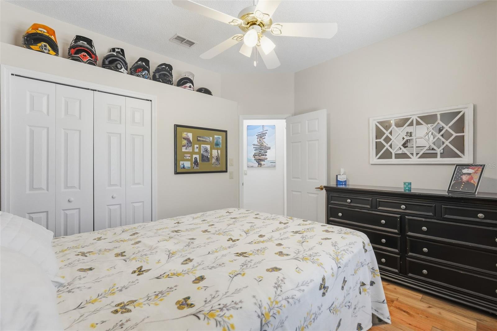 Listing photo id 31 for 5223 Dellbrook Avenue