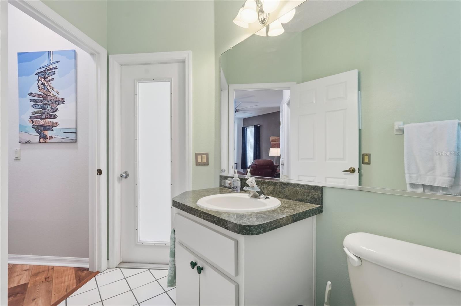 Listing photo id 32 for 5223 Dellbrook Avenue