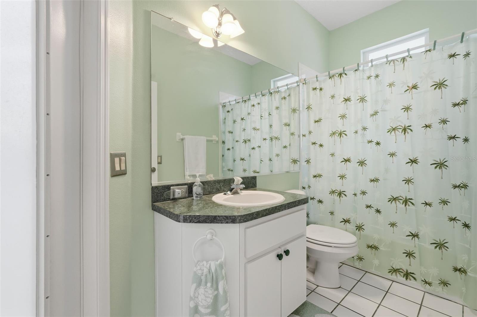 Listing photo id 33 for 5223 Dellbrook Avenue