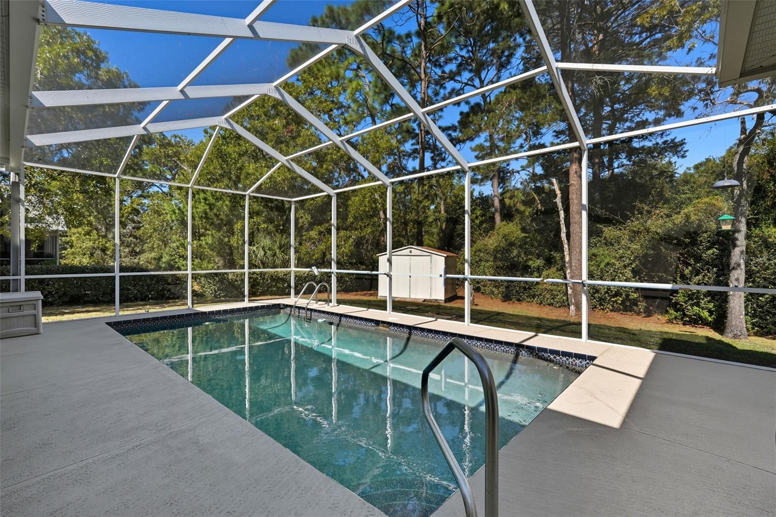 Listing photo id 38 for 5223 Dellbrook Avenue