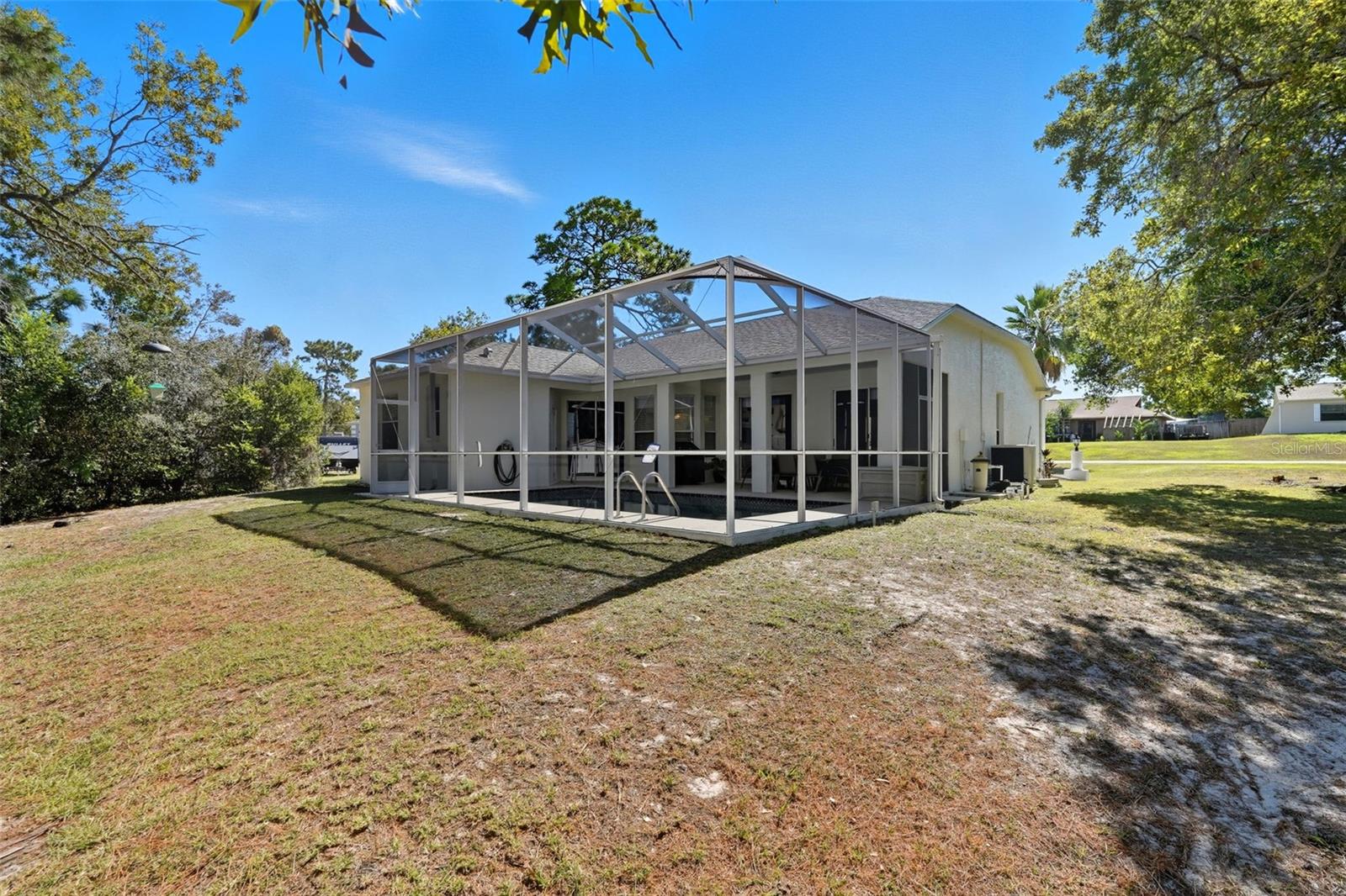 Listing photo id 39 for 5223 Dellbrook Avenue