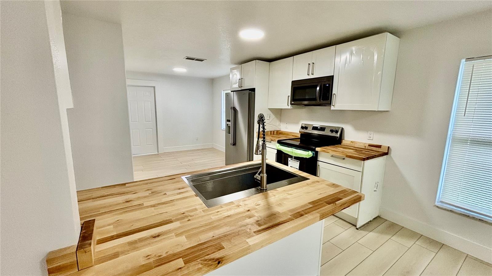 Image 6 of 28 For 712 19th Street