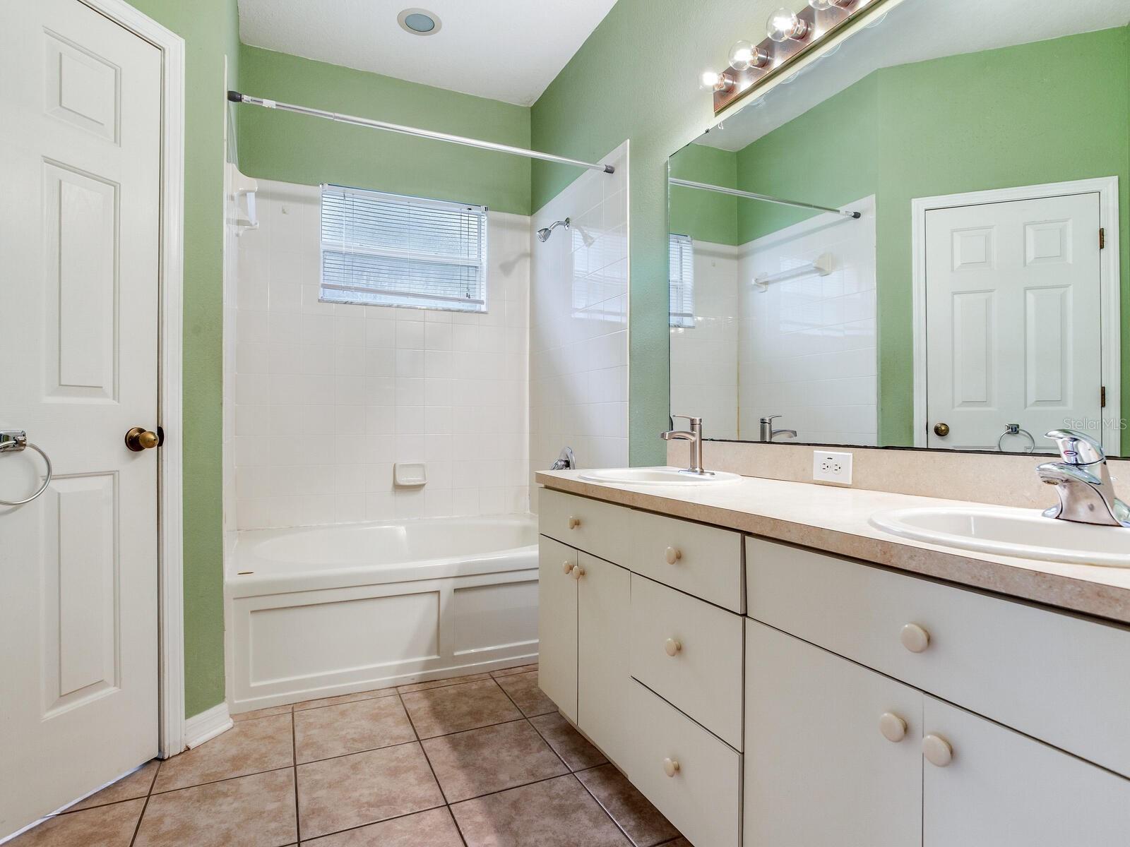 Image 26 of 41 For 17433 Lawn Orchid Loop